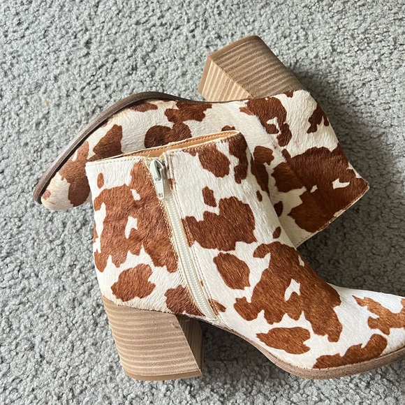 Dolce Vita Cow Print Bootie’s - Picture 6 of 6